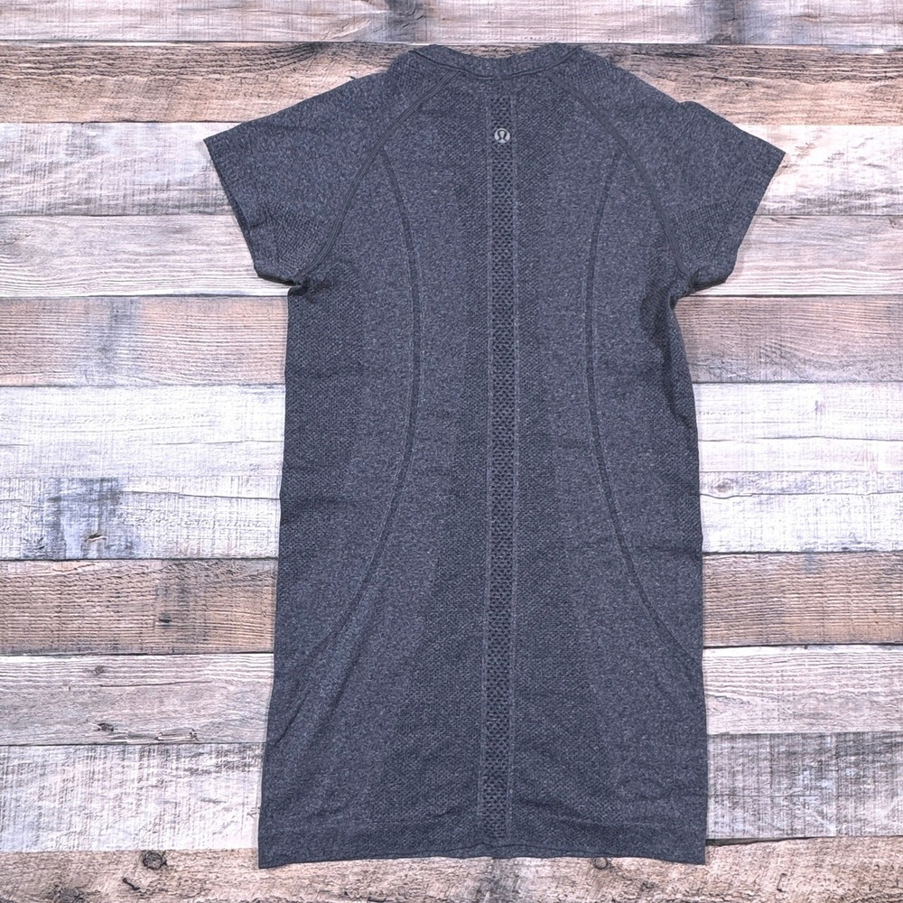 Lululemon Womens Swiftly‎ Tech Short Sleeve Shirt Crew 2.0 Gray Heather Size 4 - Picture 3 of 7